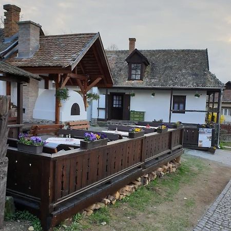 Kemences Porta Hotel Hollókő Bagian luar foto