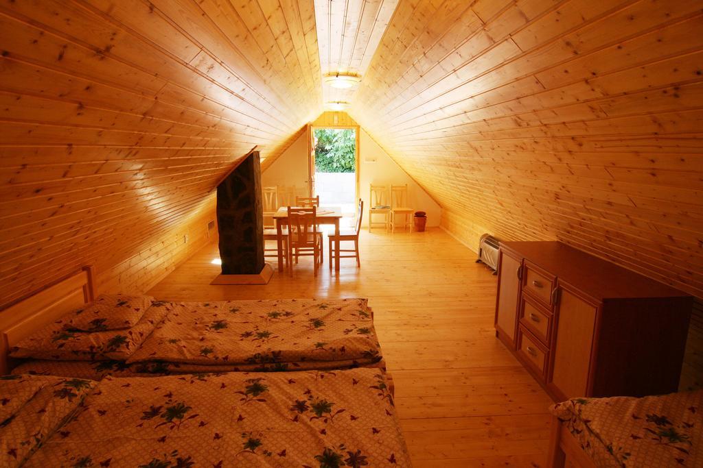 Kemences Porta Hotel Hollókő Ruang foto