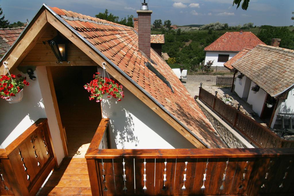 Kemences Porta Hotel Hollókő Bagian luar foto