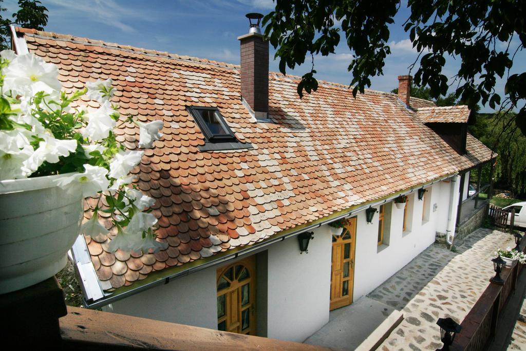 Kemences Porta Hotel Hollókő Bagian luar foto